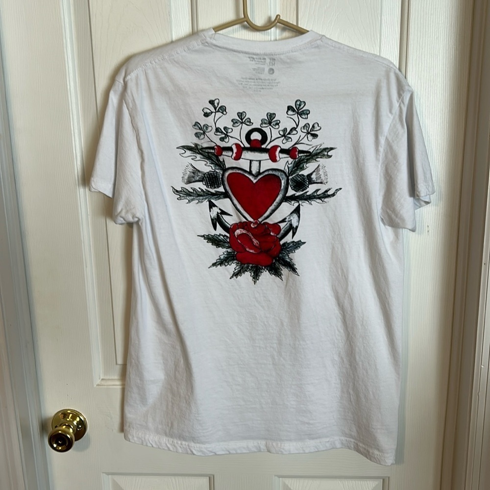 The Metropolitan Museum of Art t-shirt. Heart and anchor tattoo design. Size L
